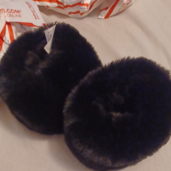 😀2/$8 Faux Fur Black Wrist Cuffs - Picture 3 of 4